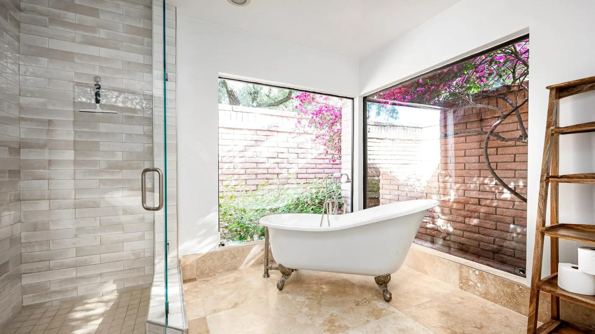 Grand Camelback Views Home With Jacuzzi And Pool. 凤凰城 度假居
