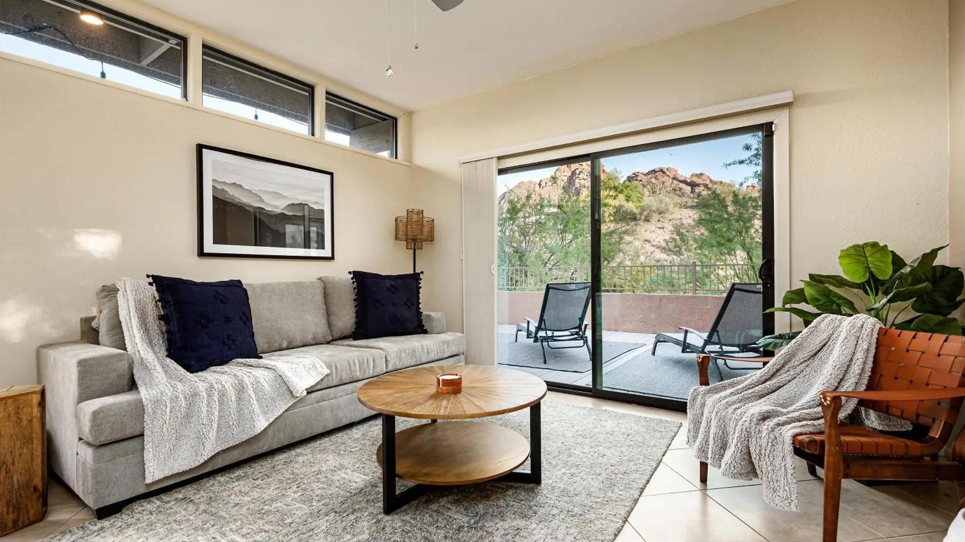Grand Camelback Views Home With Jacuzzi And Pool. 凤凰城 度假居