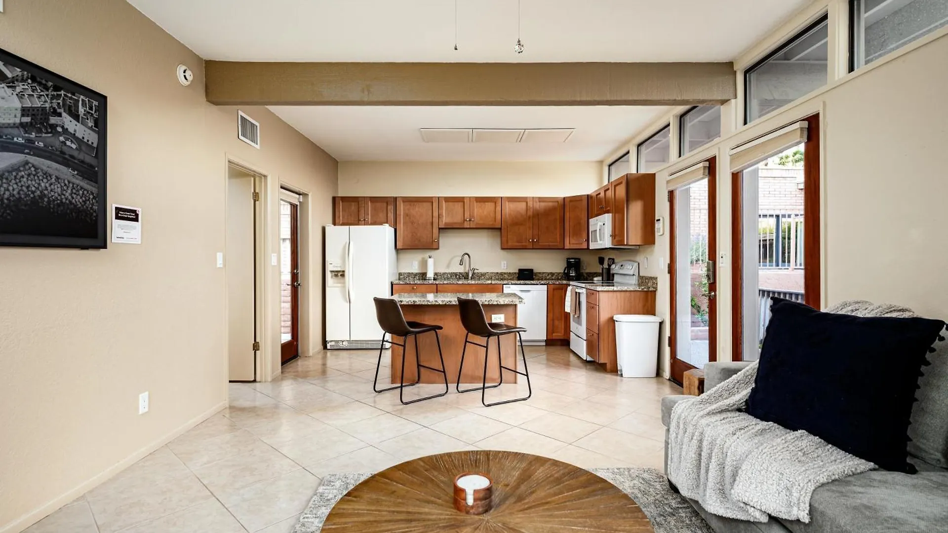 Grand Camelback Views Home With Jacuzzi And Pool. 凤凰城