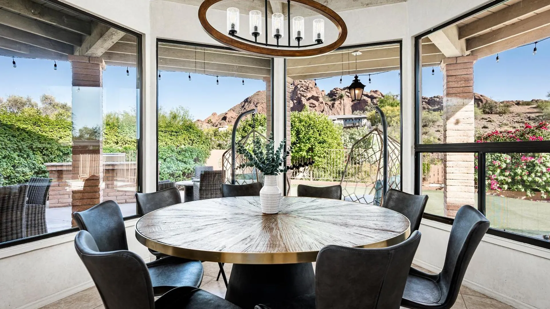 Grand Camelback Views Home With Jacuzzi And Pool. 凤凰城 美国