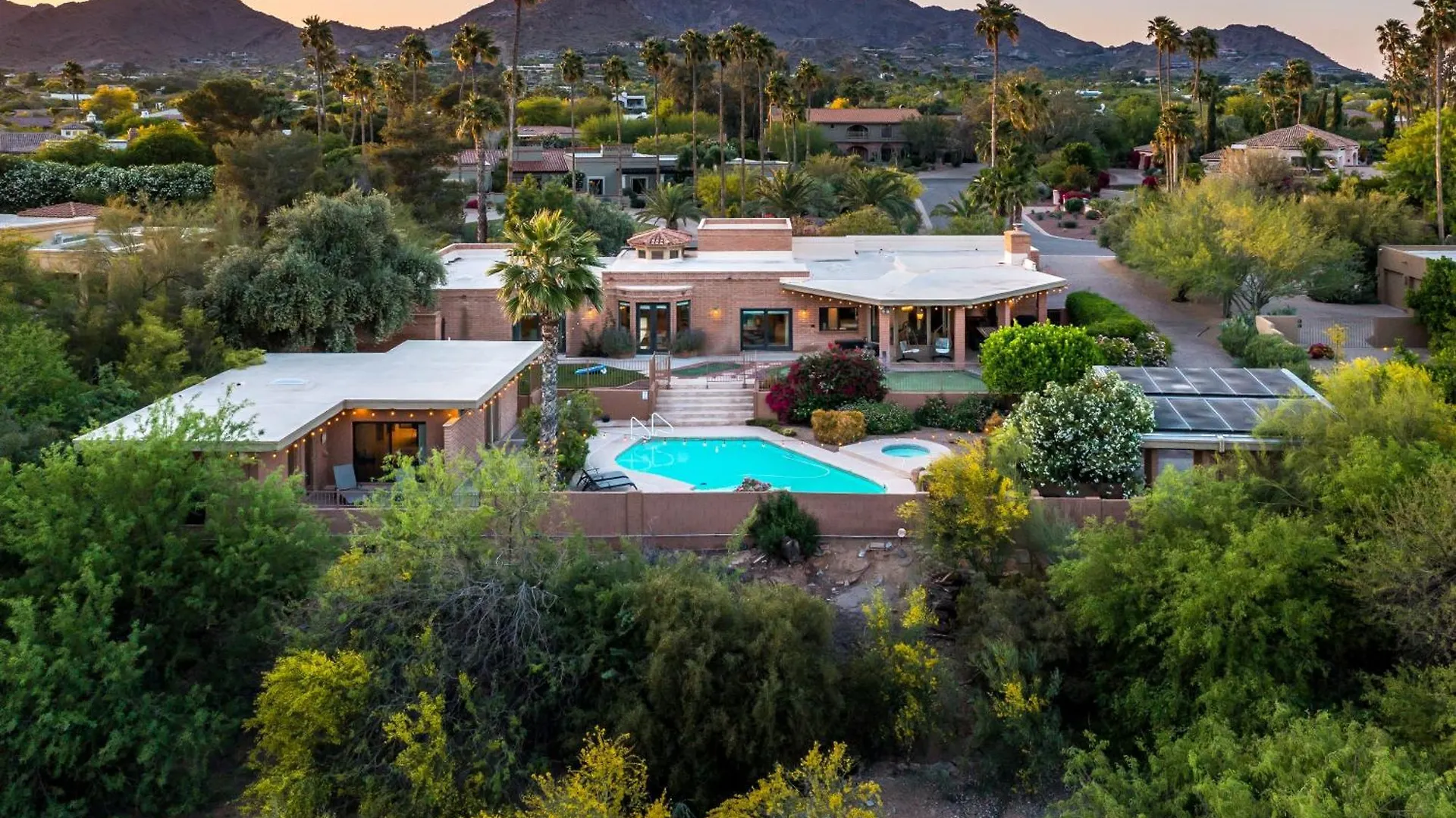 度假居 Grand Camelback Views Home With Jacuzzi And Pool. 凤凰城