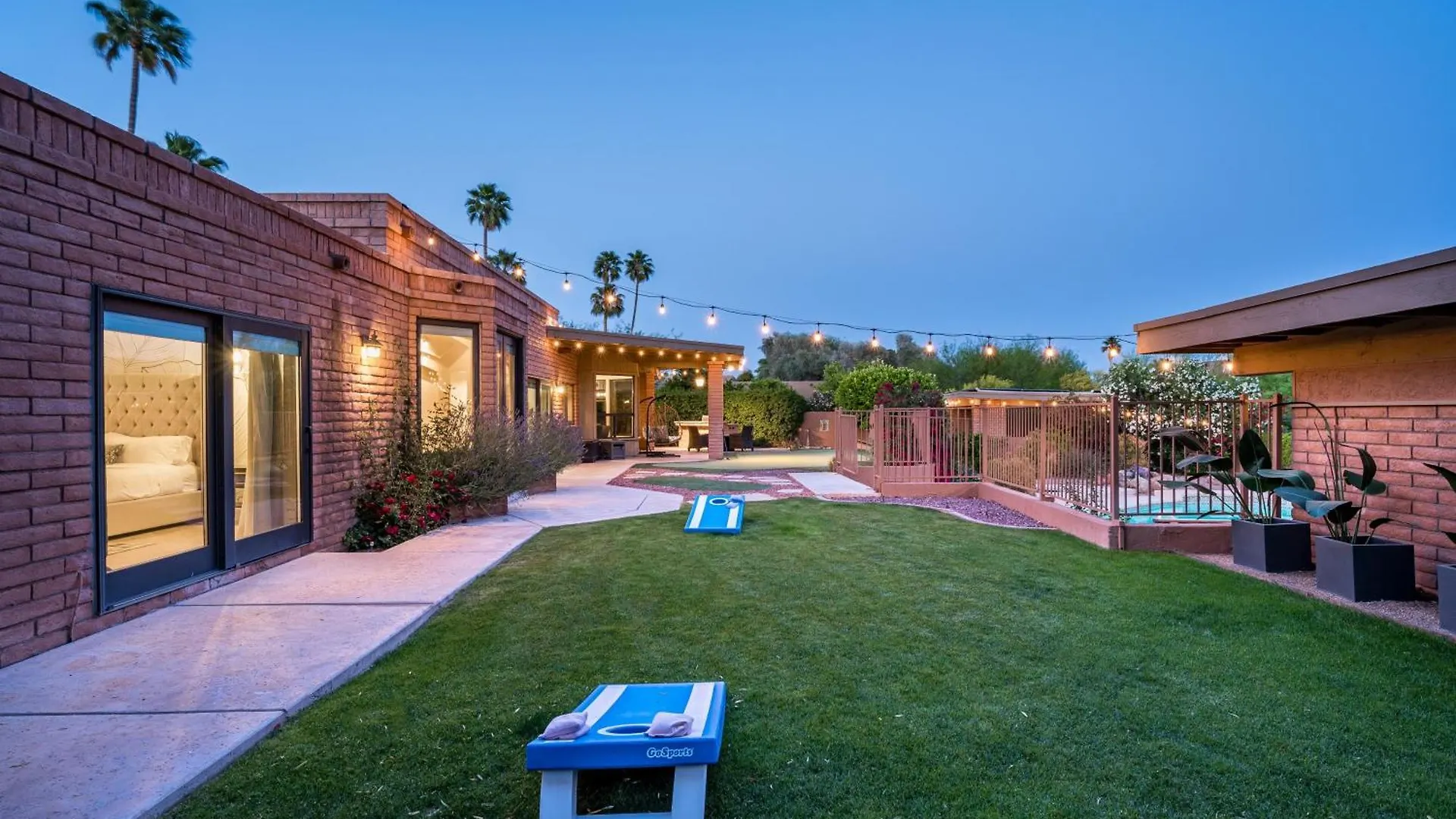 Grand Camelback Views Home With Jacuzzi And Pool. 凤凰城 度假居
