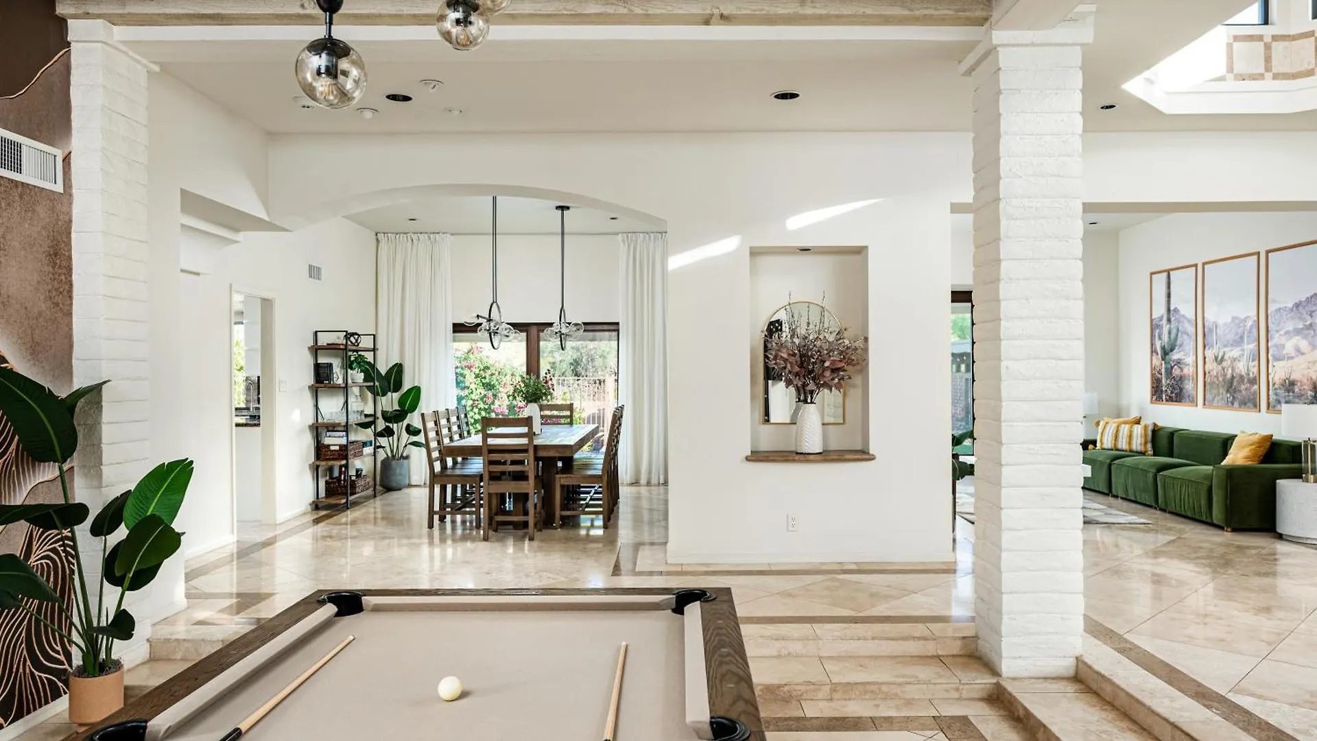Grand Camelback Views Home With Jacuzzi And Pool. 凤凰城 0*,  美国