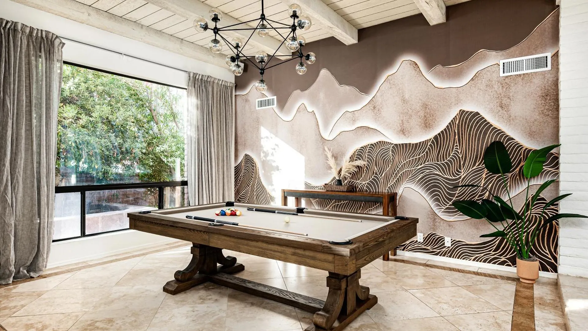 Grand Camelback Views Home With Jacuzzi And Pool. 凤凰城