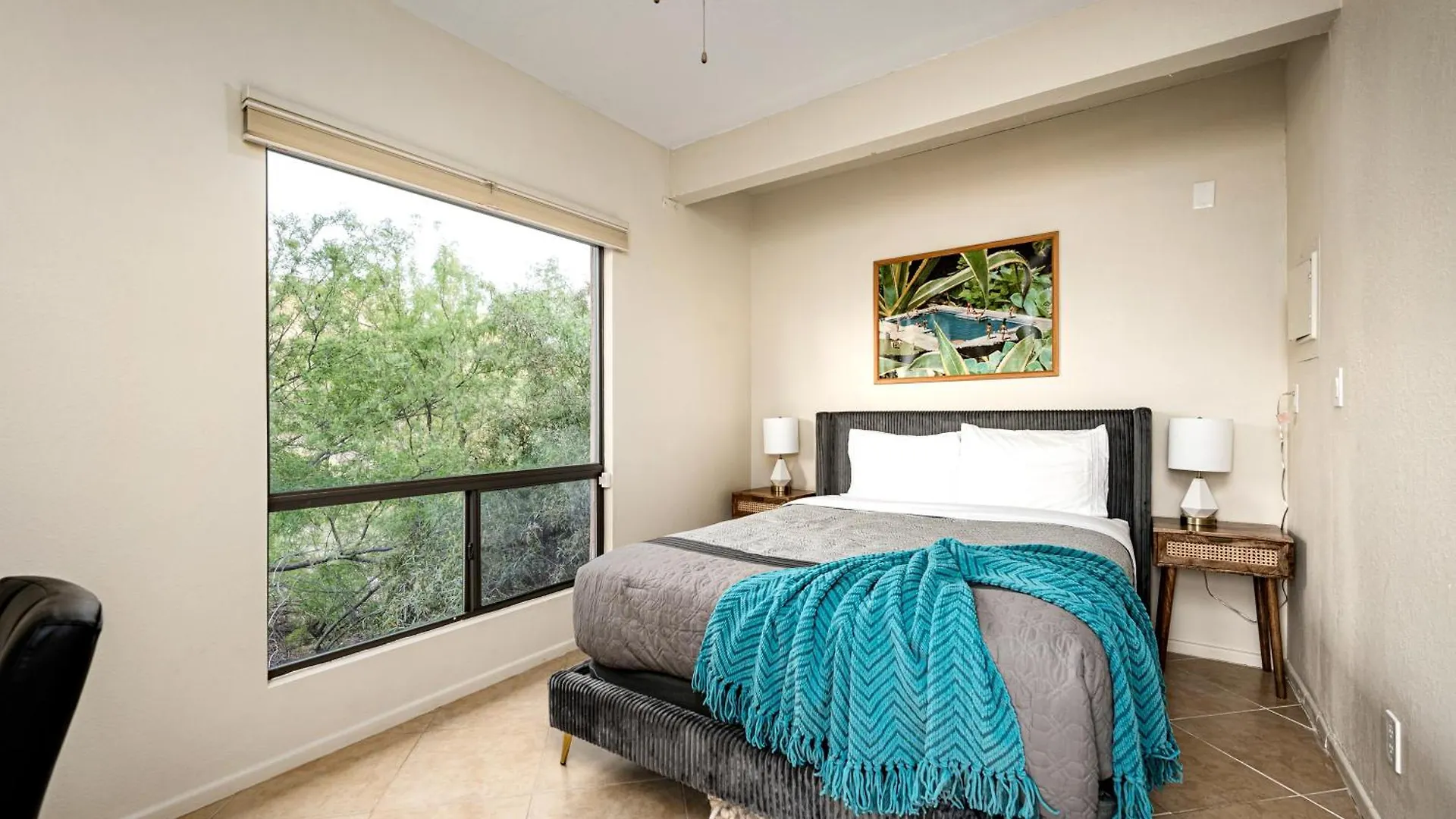 Grand Camelback Views Home With Jacuzzi And Pool. 凤凰城 度假居